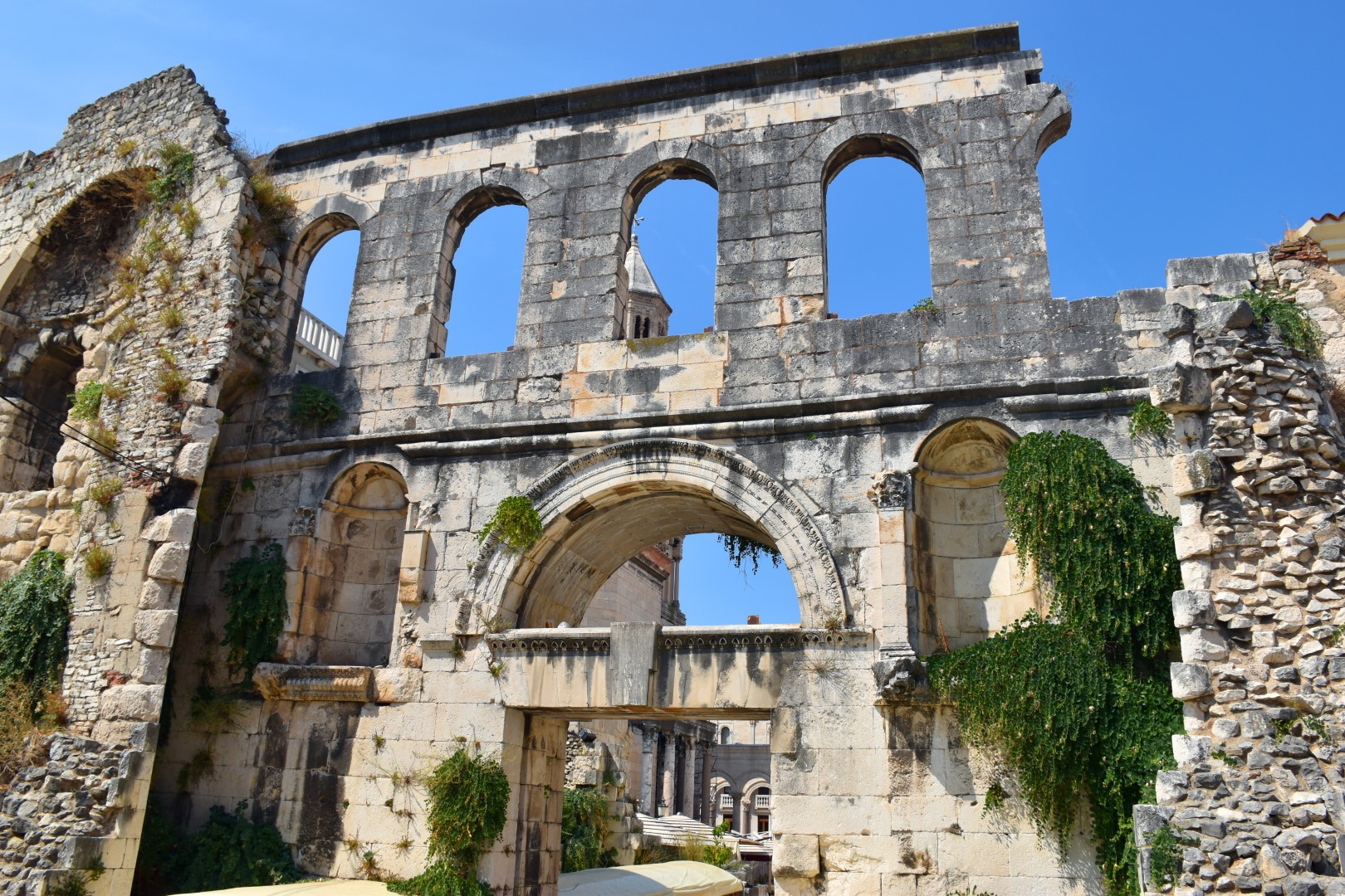 Ruines romaines dans le palais de Dioclétien Croatie